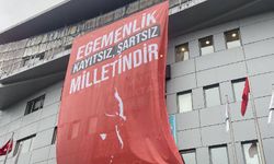 Beşiktaş Belediyesi'ne dev poster asıldı: Egemenlik kayıtsız şartsız milletindir!