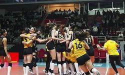 VakıfBank, Fenerbahçe Medicana'yı altın sette mağlup ederek turladı