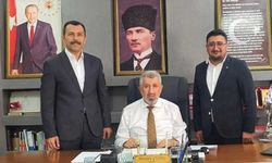 CHP'den AKP'ye geçen başkan ilk iş andımızı indirdi