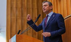 Özgür Özel kritik grup toplantısında konuşuyor