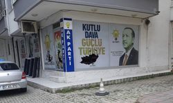 Hastaneye müdür atamasına tepki gösteren kişi AKP ilçe binasının camını kırdı