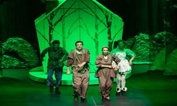 Şehir Tiyatrosu ‘Hansel ve Gretel Sesler Arşivi' oyununu çocuklarla buluşturdu