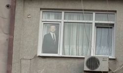 İmamoğlu maketini penceresine yerleştirdi