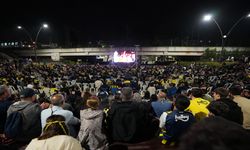 Fenerbahçe Beko’nun zaferi Kartal Neyzen Tevfik Meydanı’nda kutlandı