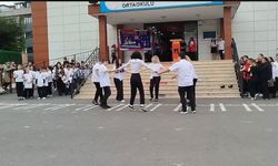 Otizmli öğrencilerden 19 Mayıs gösterisi