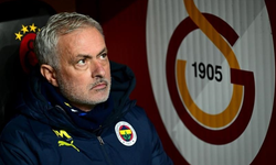 Galatasaray tribünlerinden Mourinho'ya gönderme!
