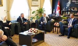 Ahmet Davutoğlu'ndan, Özgür Özel'e ziyaret