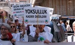 Emekliler bayram ikramiyesi için yürüdü