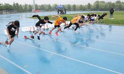 300'e yakın sporcu yağmur altında 19 Mayıs Gençlik Kupası için koştu