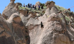 Kapadokya'da balon kazası! Peribacalarının üzerine inen turistler kurtarıldı