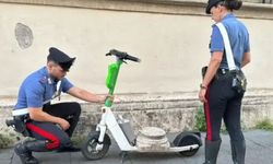 Scooter'la antik Roma eseri 'çalarken' yakalandı