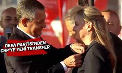 CHP'nin İzmir milletvekili sayısı 13'e yükseldi! Rozeti Özgür Özel taktı