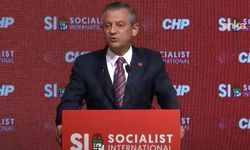 Özgür Özel Sosyalist Enternasyonal'de konuşuyor
