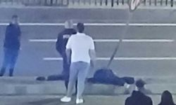 Trafik levhasına çarpıp feci şekilde can verdiler