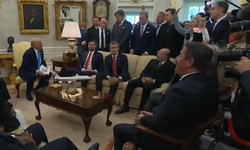 Trump çıldırdı! Gazeteciyi azarlayarak salondan kovdu!