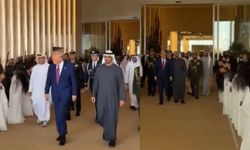 Trump'ı BAE'de şaşırtan karşılama! Saçlarını bir o yana bir bu yana savurdular