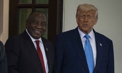 Güney Afrika Cumhurbaşkanı ile görüşen Trump'tan 'beyaz çiftçilere soykırım' iddiası