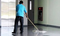 Temizlik görevlisi ilanı için binlerce üniversiteli sıraya girdi