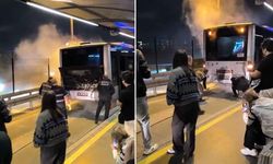 Metrobüste yangın! Şoför yolcuları tahliye etti, seferler durdu