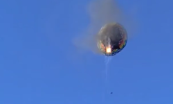 Sıcak hava balonu gökyüzünde alev aldı! 8 ölü 12 kayıp