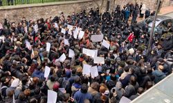 Beyazıt'taki 19 Mart eylemlerinde polis barikatını aşan 7'si öğrenci 8 kişiye beraat