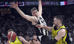 Potada nefes kesen mücadele! Beşiktaş Fenerbahçe karşısında seriyi 2-1'e getirdi