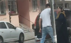 Vicdansız! Annesini sokak ortasında tekme tokat dövdü