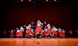 Denizli Büyükşehir Halk Dansları Topluluğu'ndan unutulmaz final gösterisi