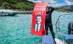 Adalar Belediye Başkanı denizin altında “İmamoğlu’na Özgürlük” pankartı açtı