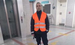 Trende sigara içtiği için kendisini uyaran güvenlik görevlisini katletti