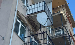 Kadıköy'de binanın balkonu çöktü