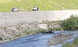 Bayram tatili için yola çıkmışlardı! Dereye uçan araçta aynı aileden üç kişi hayatını kaybetti