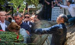 En zor veda! Özgür Özel konuşurken gözyaşlarını tutamadı