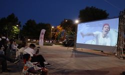 Yazlık Sinema'da 'Süt Kardeşler' izleyiciyle buluştu