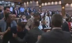 İBB Meclisi'nde kavga: AKP'liler ile CHP'liler birbirine girdi