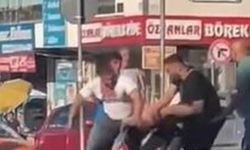 İstanbul'un göbeğinde genç kadınları kaskla darbettiler