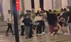 Anne ile iki kızını ve onlara yardım eden kişiyi sokak ortasında bıçakladı