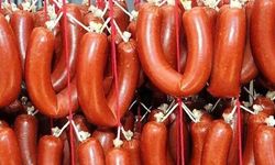 Bu 2 markadan uzak durun! Sucuk diye bakın ne yedirmişler