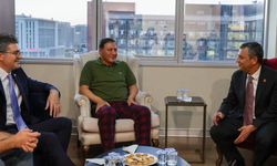 Özgür Özel'den Murat Emir'e hastanede ziyaret!