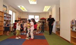 Anneler ve çocuklar yaz tatilinde kütüphanelerde buluşuyor