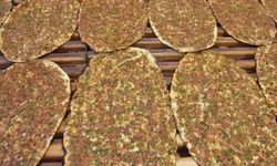 Bu 2 restorana dikkat! Lahmacunun içinden çıkanlar mide bulandırdı