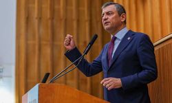 Özgür Özel grup toplantısında konuşuyor
