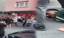 Sokak ortasında kadın bıçaklayan adam linç edildi; polis güçlükle gözaltına aldı