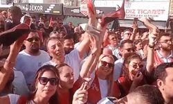 Aydınlılar Çerçioğlu'nu "kırık topuklu" ayakkabıyla protesto etti