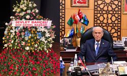 Bahçeli'den AKP'ye doğum günü çiçeği