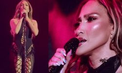 Konserde çekirge göğsünden boynuna yürüdü, Jennifer Lopez istifini bozmadı
