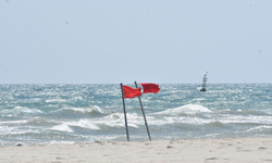 Tekirdağ'da fırtına uyarısı! Denize girmek yasak, eğitim uçuşları iptal