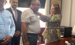 AKP'den istifa eden belediye meclis üyesi CHP'ye katıldı