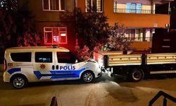 Polisin ‘dur’ ihtarına uymayan sürücü, kamyonetle polis aracına çarptı