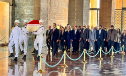 CHP heyeti olağanüstü kurultay öncesi Anıtkabir'i ziyaret etti